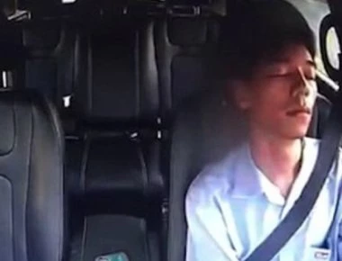 Ταξιτζής στην Κίνα κοιμόταν για 40 δευτερόλεπτα στο τιμόνι- Δεν έπαθε τίποτα (βίντεο)